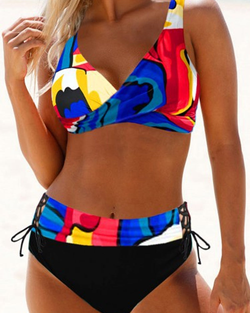 Eva - Bikini Coloré et Joyeux
