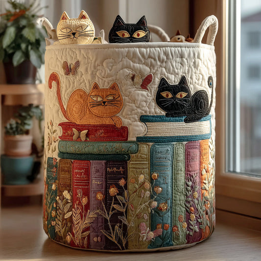 Panier matelassé avec défilé de chats