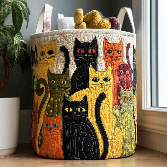 Panier matelassé avec chatons blottis