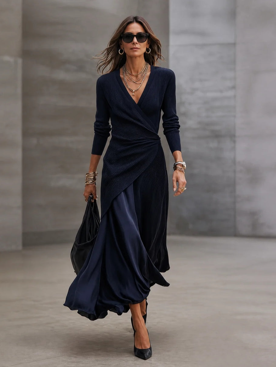 Loredana | Robe Longue Asymétrique Col en V avec Empiècements en Satin Bleu Marine