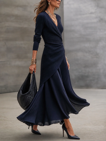 Loredana | Robe Longue Asymétrique Col en V avec Empiècements en Satin Bleu Marine
