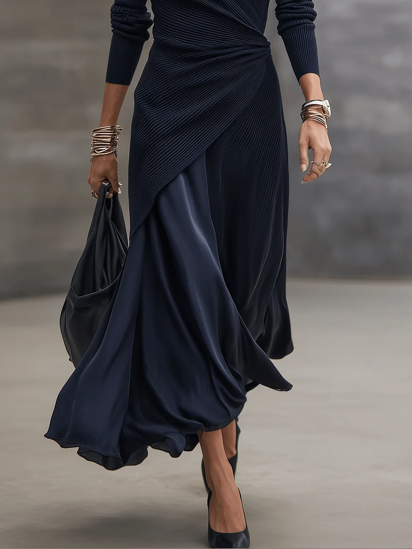 Loredana | Robe Longue Asymétrique Col en V avec Empiècements en Satin Bleu Marine
