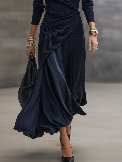 Loredana | Robe Longue Asymétrique Col en V avec Empiècements en Satin Bleu Marine