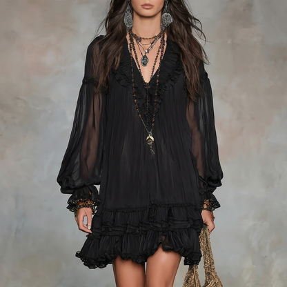 Minivestido negro con escote en V