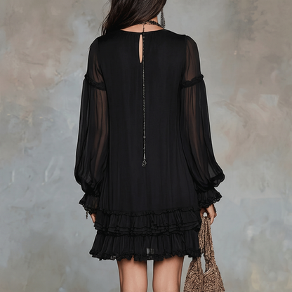 Minivestido negro con escote en V
