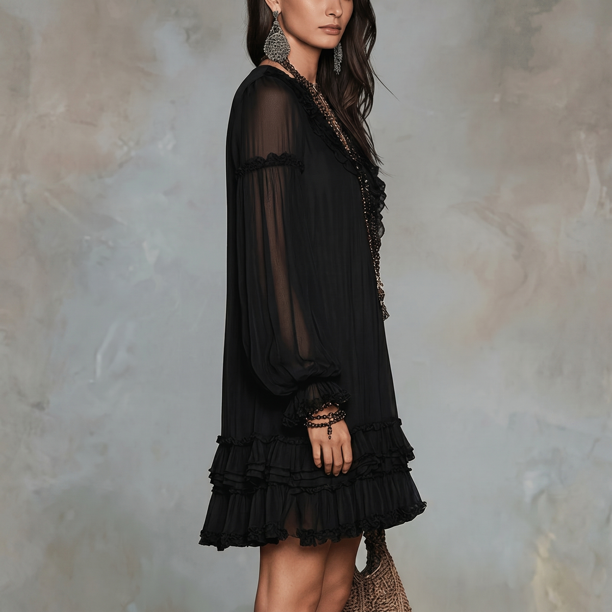 Minivestido negro con escote en V