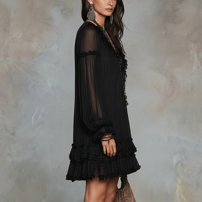 Minivestido negro con escote en V