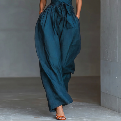 Combinaison bleu marine avec encolure dos nu croisée